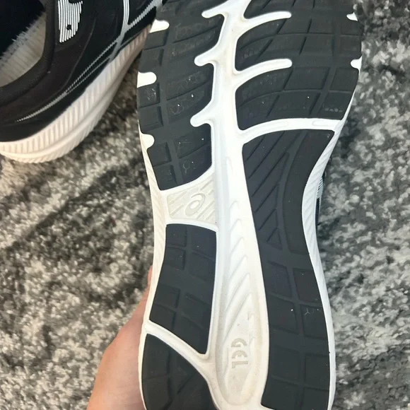 ASICS Men's Black and White Athletic Shoes - Picture 4 of 6